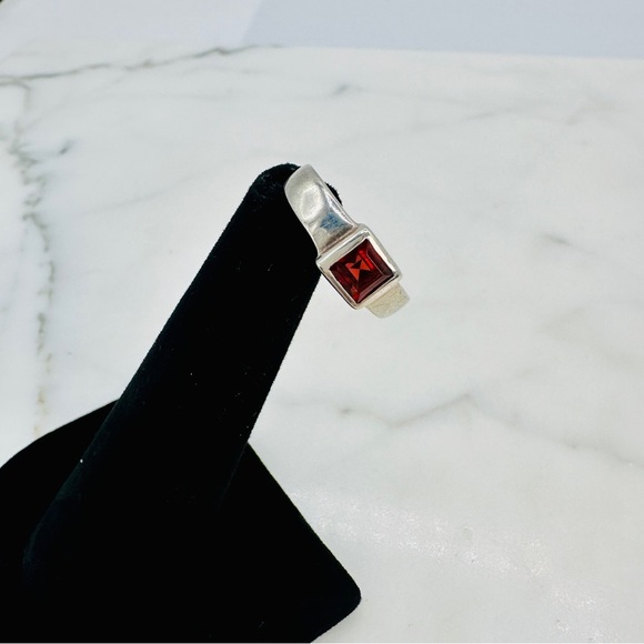 Sterling Silver Ring Garnet  Square Gem  6 3/4 Dainty Modern 925 Unisex - Picture 9 of 12